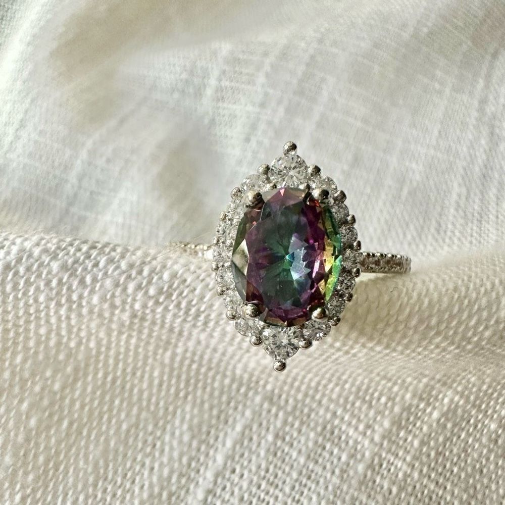 Iridescent cubic zirconia oval cut ring